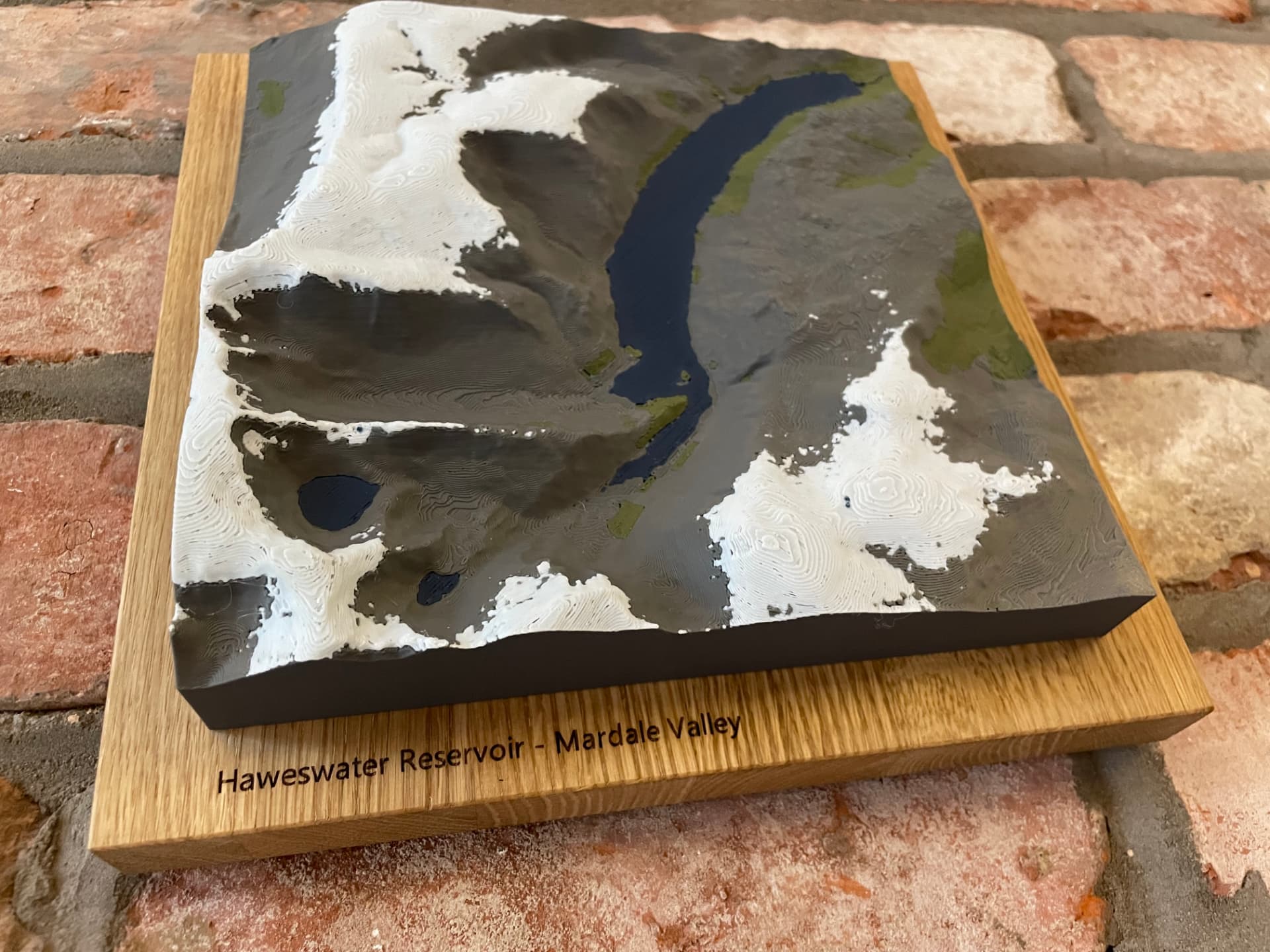 Tile profile and oak base edge